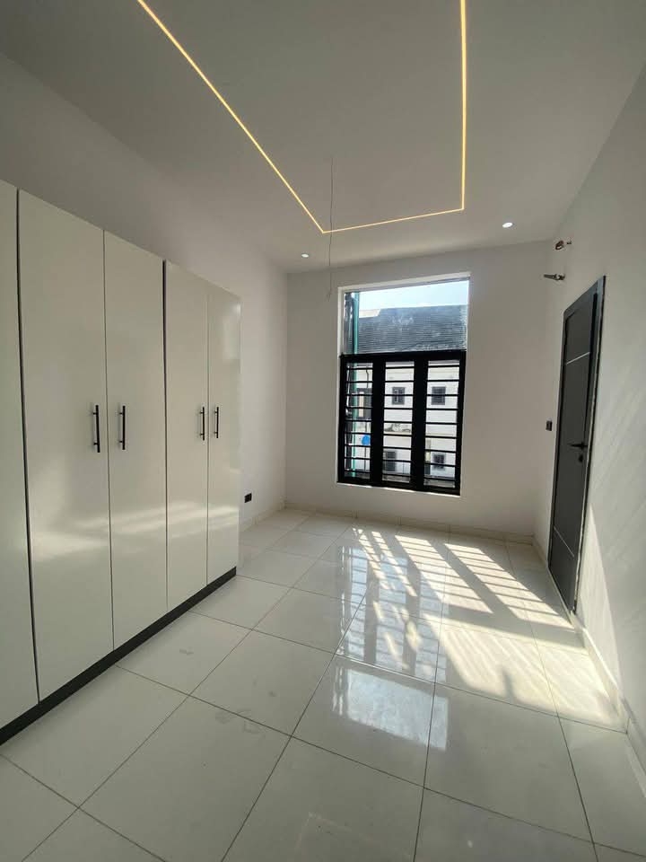 Gallery 8
